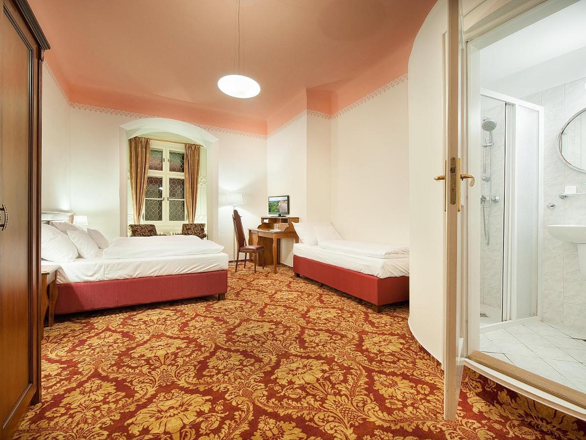 Ea Zamecky Hotel Hrubá Skála Exteriör bild