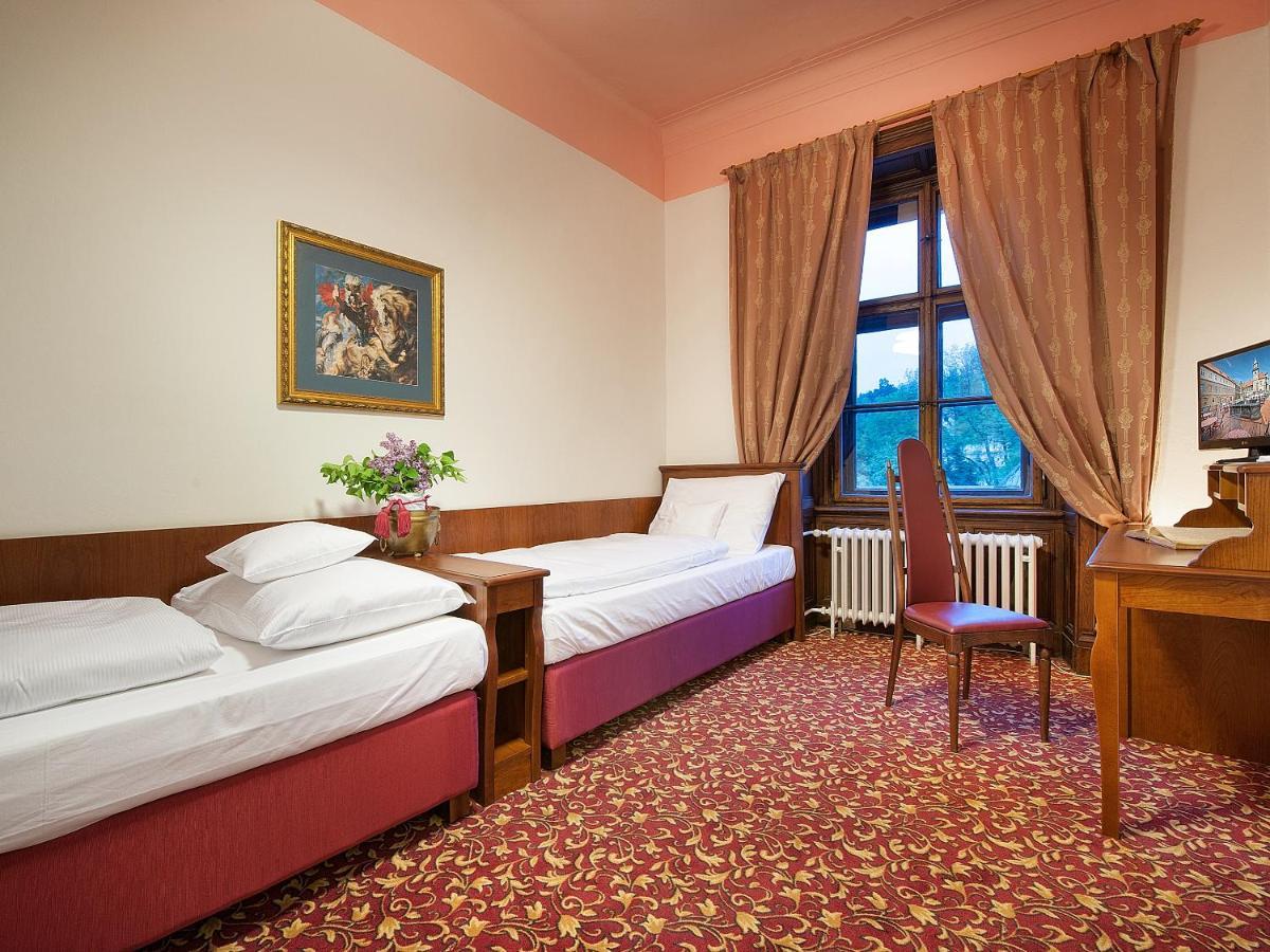 Ea Zamecky Hotel Hrubá Skála Exteriör bild