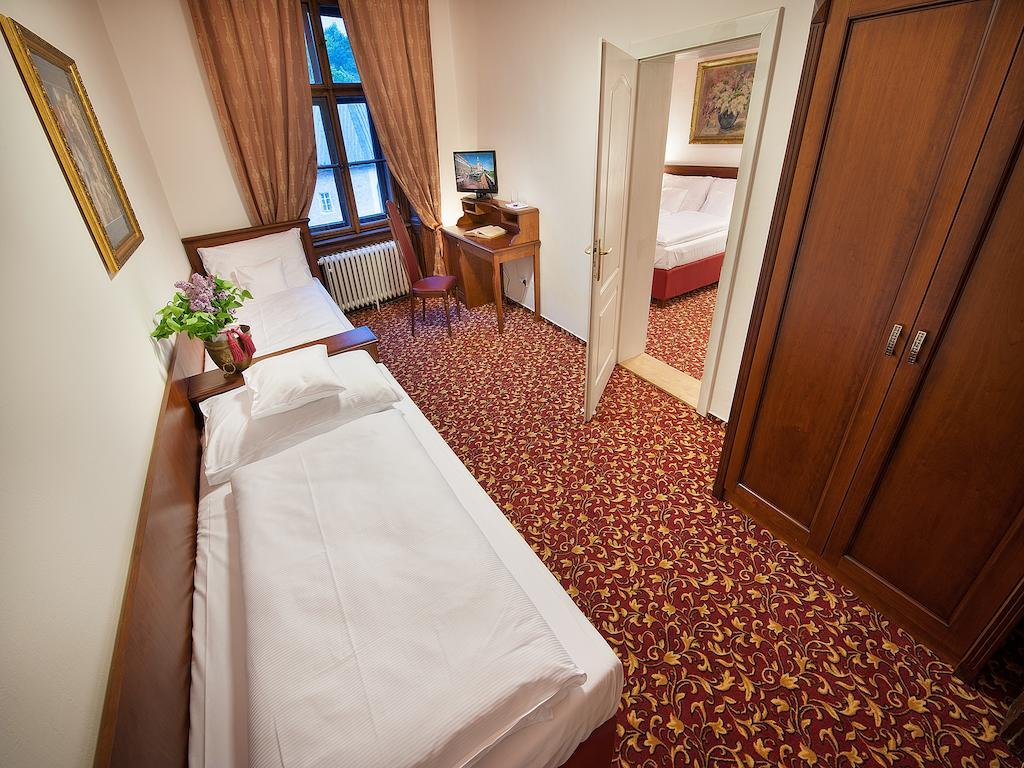 Ea Zamecky Hotel Hrubá Skála Exteriör bild