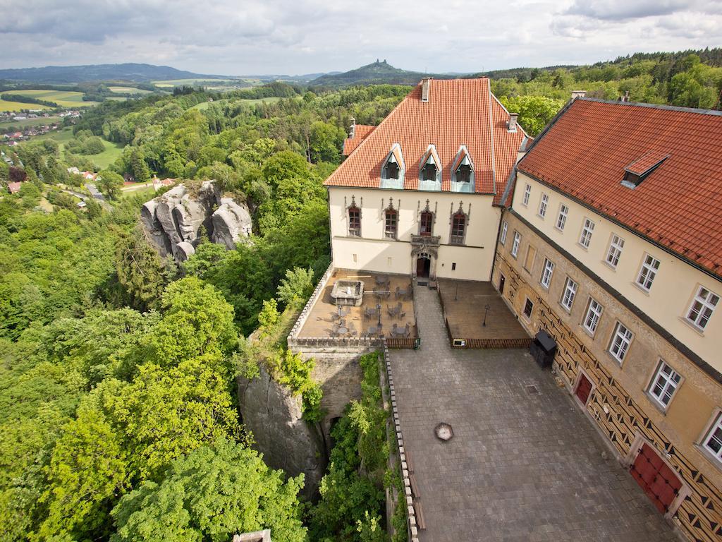Ea Zamecky Hotel Hrubá Skála Exteriör bild