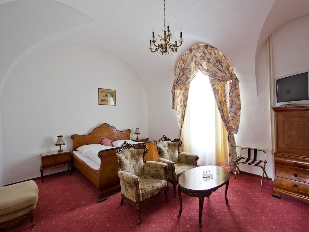 Ea Zamecky Hotel Hrubá Skála Exteriör bild