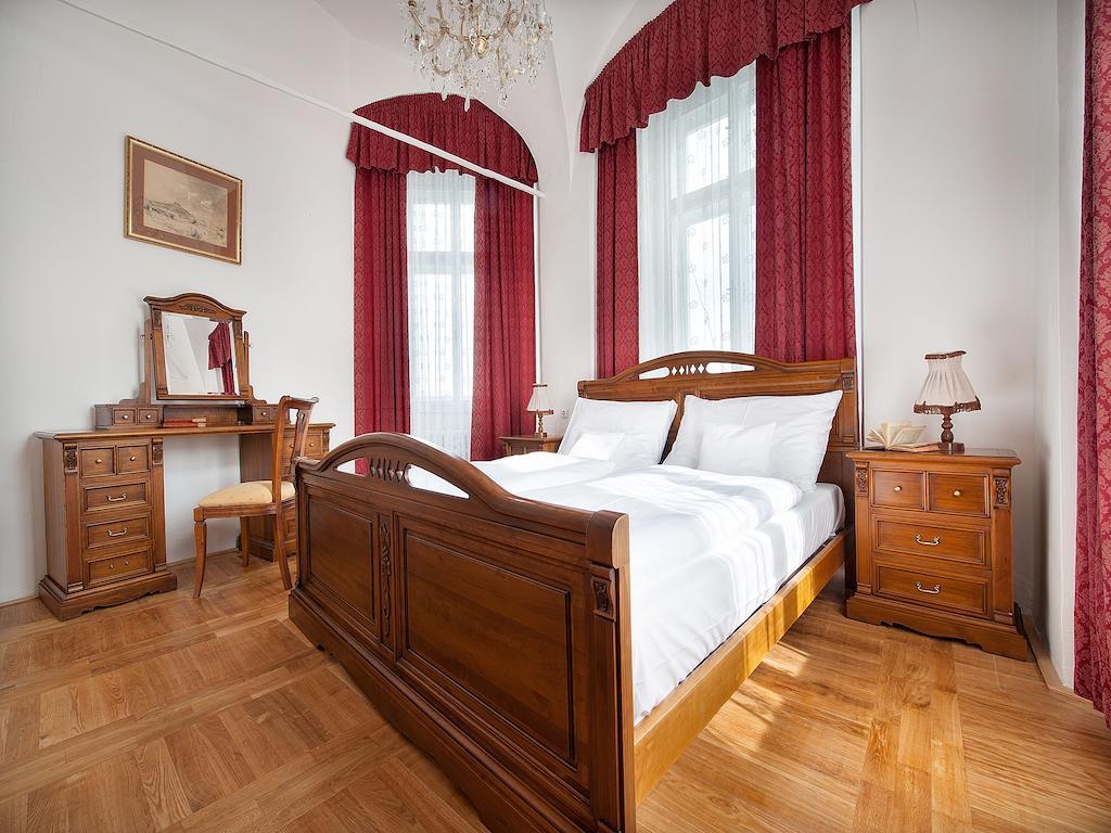 Ea Zamecky Hotel Hrubá Skála Exteriör bild