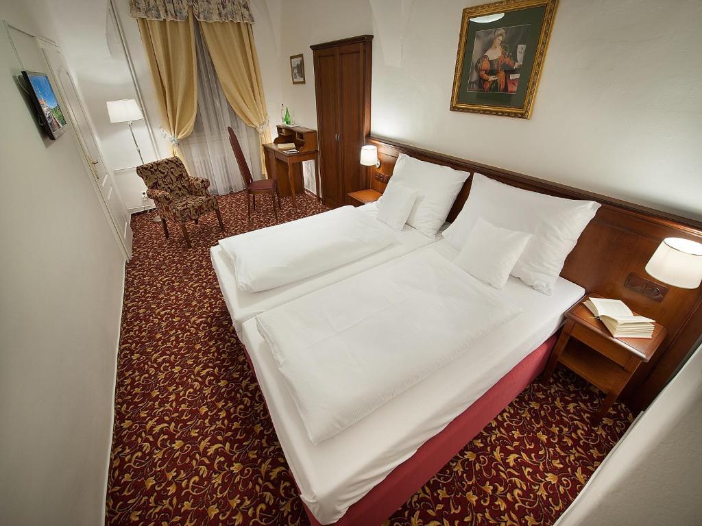 Ea Zamecky Hotel Hrubá Skála Exteriör bild