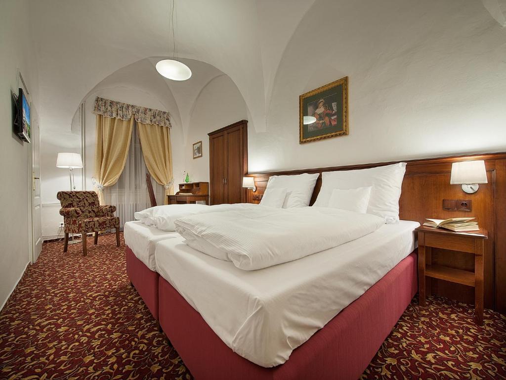 Ea Zamecky Hotel Hrubá Skála Exteriör bild
