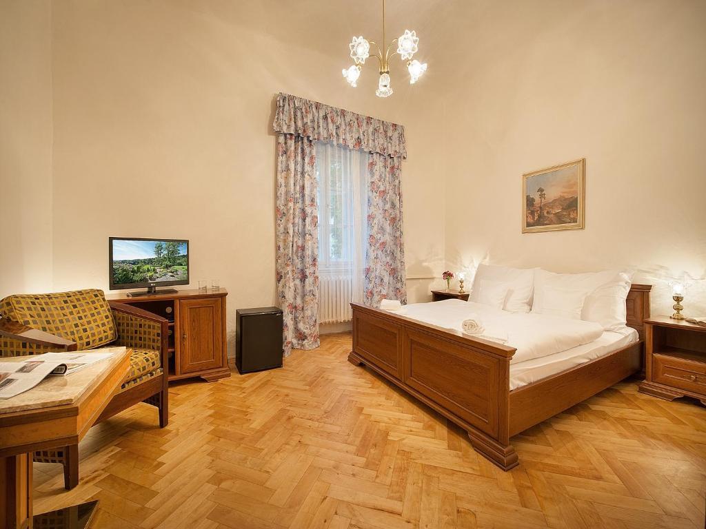 Ea Zamecky Hotel Hrubá Skála Exteriör bild