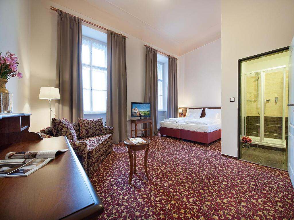 Ea Zamecky Hotel Hrubá Skála Exteriör bild