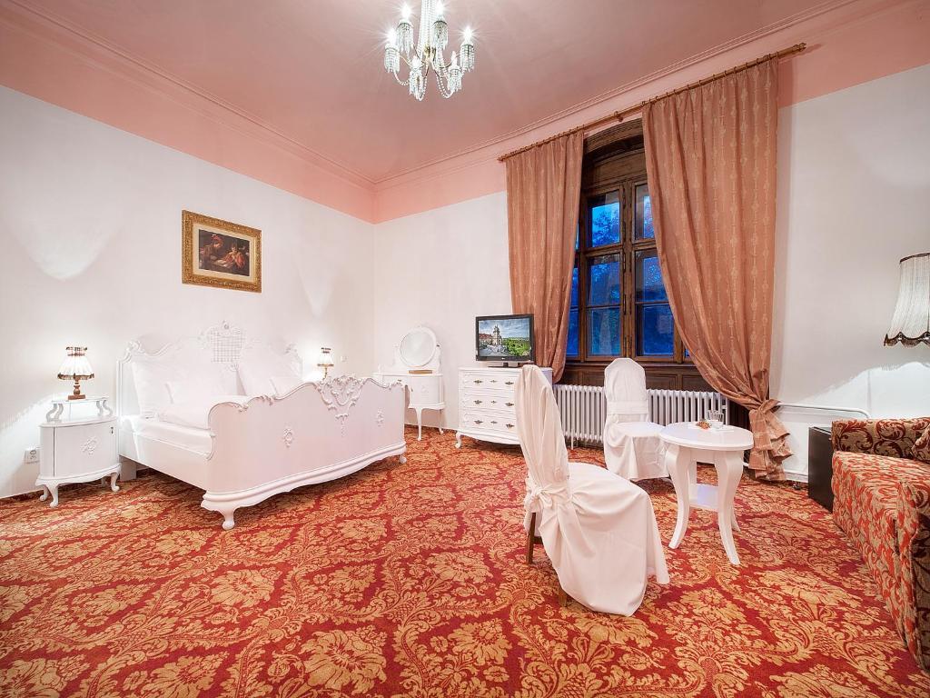 Ea Zamecky Hotel Hrubá Skála Exteriör bild
