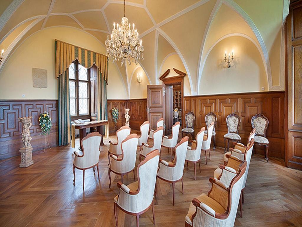 Ea Zamecky Hotel Hrubá Skála Exteriör bild