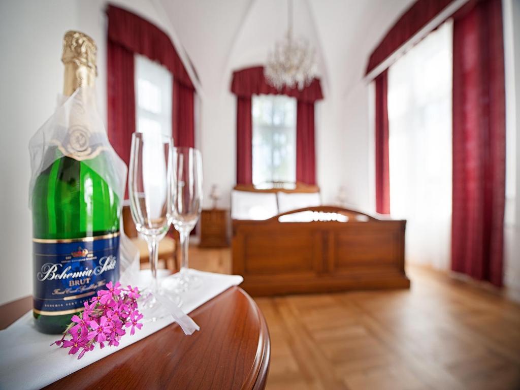 Ea Zamecky Hotel Hrubá Skála Exteriör bild